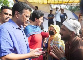 Kejriwal Visits Hospitals, Police Stations and Jantar Mantar; AAP Claims Release of 70–80 Detained Protesters Arvind Kejriwal visited hospitals