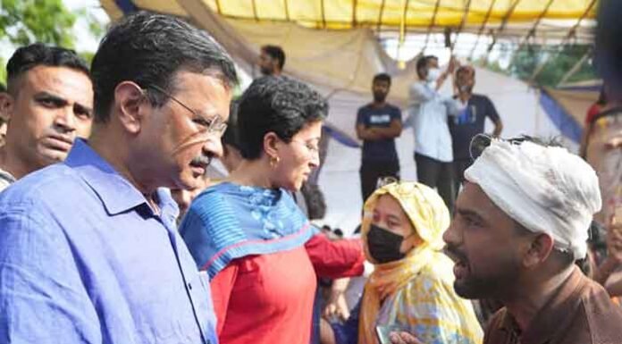 Kejriwal Visits Hospitals, Police Stations and Jantar Mantar; AAP Claims Release of 70–80 Detained Protesters Arvind Kejriwal visited hospitals