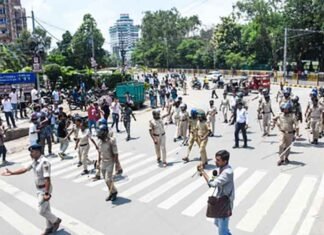 Bihar Bandh Sparks Clashes in Patna, Protests Disrupt Normal Life Across State Bihar Bandh Police protesters clash
