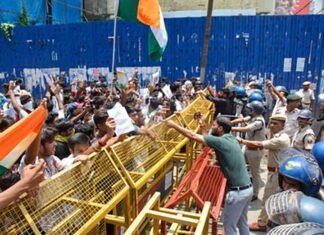 Bihar Bandh Over NEET Paper Leak Sees Protests, Brief Clash Between Police and Demonstrators in Siwan Bihar as protesters clash with police