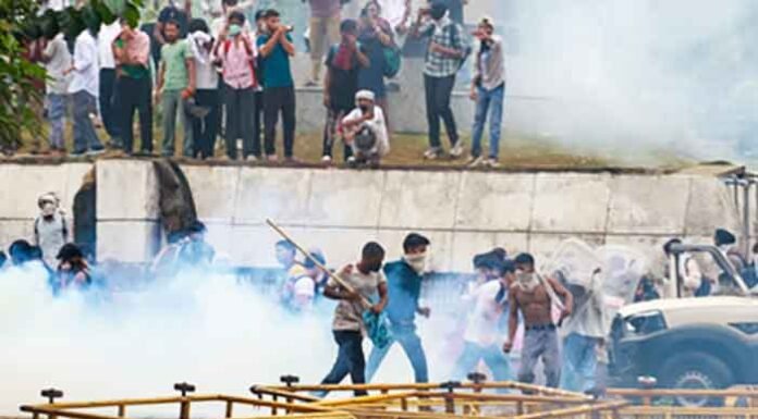 CJP mark towards Parliament: 70 people detained, 50 cops injured CJP protestors turn violent in Parliament Street