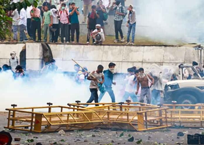 CJP protestors turn violent in Parliament Street