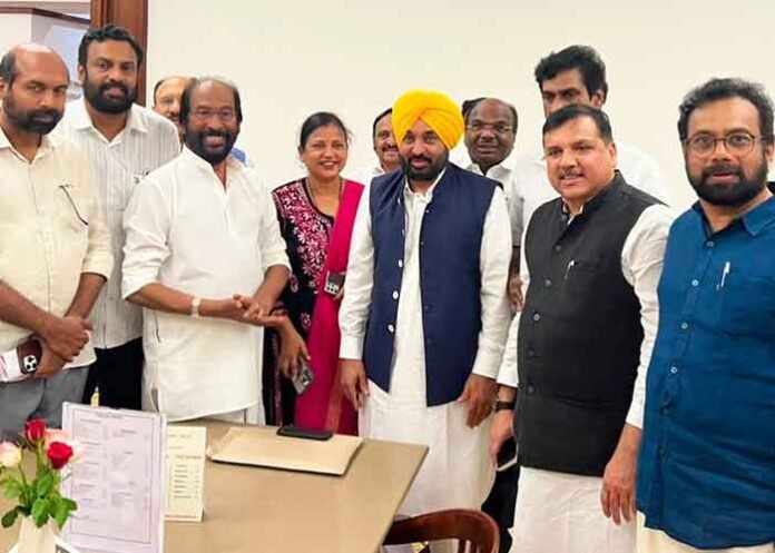 CM Mann with many members
