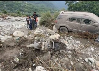 Cloudburst on Pahalgam road in Kashmir, tourists moved to safety