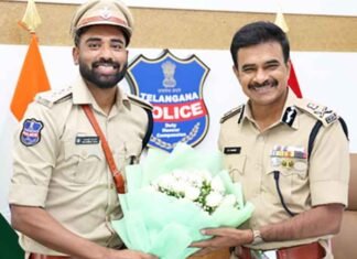 Cricketer and DSP Mohammed Siraj calls on Telangana DGP Cricketer Mohammed Siraj meets Telangana DGP CV Anand