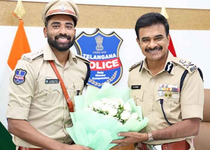 Cricketer Mohammed Siraj meets Telangana DGP CV Anand