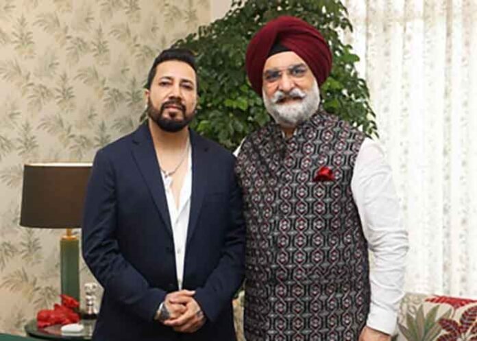 Delhi L-G TS Sandhu meets Mika Singh