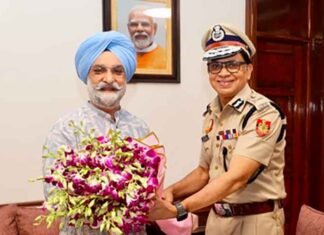 New Delhi Police chief calls on L-G TS Sandhu at Lok Niwas Delhi Police Commissioner Anurag Kumar met LG TS Sandhu