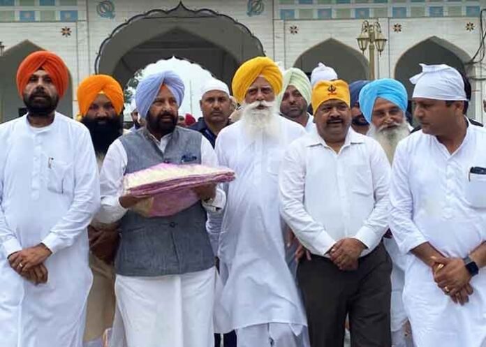 Dhillon paid obeisance at Gurdwara
