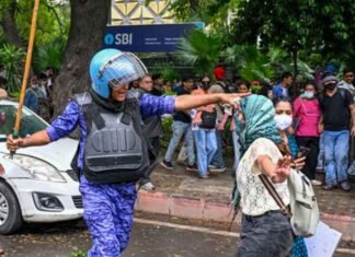 Female Student Injured During Jantar Mantar Protest Now Conscious, Responding to Commands: RML Hospital