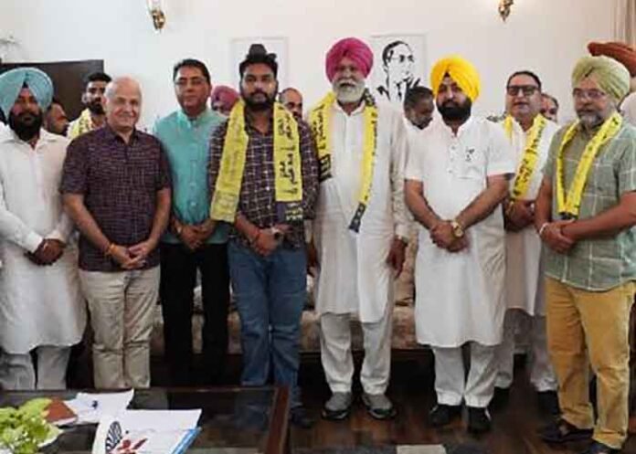Former BJP leader and ex-MLA Balwinder Singh Laddi joins AAP