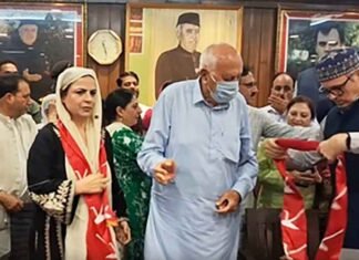 Former DDC chairperson joins Farooq Abdullah’s NC in Srinagar Former DDC chairperson joins Farooq Abdullah NC