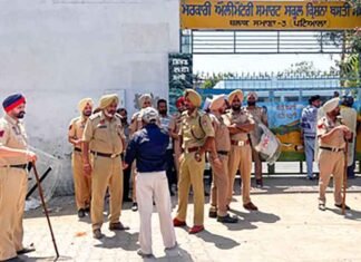 ISI recruiting gangsters to create unrest in Punjab ahead of assembly polls: Intel ISI recruiting gangsters to create unrest in Punjab ahead of assembly polls