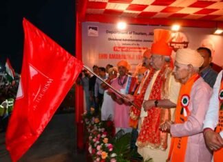 Amarnath Yatra 2026: J&K L-G flags off first batch of pilgrims from Jammu