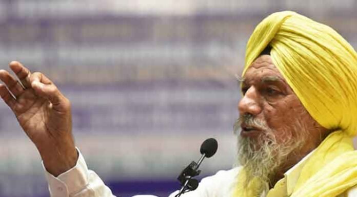 Joginder Singh Ugrahan on mic