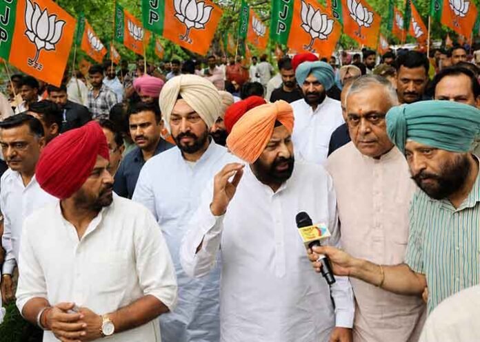 Kewal Dhillon leads Chandigarh protest