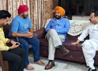 MP Gurjeet Aujla visited the family of the late Niranjan Singh