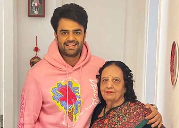 Maniesh Paul with Mother