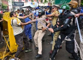 Over 118 police personnel injured in violent Delhi protest clashes