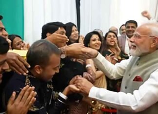 PM Modi with Indian community in Indonesia