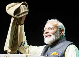 Muffler, cap and gloves: PM Modi shares with Indian diaspora his treasured memories of earlier visit to NZ PM Modi with Muffler