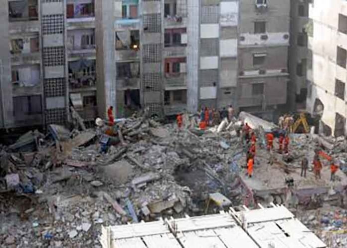 Pakistan building collapses in Lahore