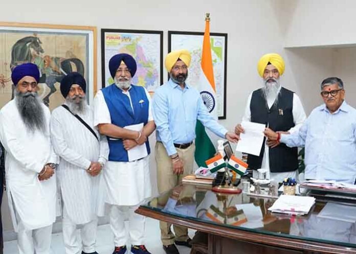 Panthic leaders met the Punjab Governor Kataria