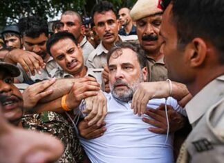 Police evict Rahul Gandhi, Akhilesh Yadav from dharna near PM’s residence Police evict Rahul Gandhi