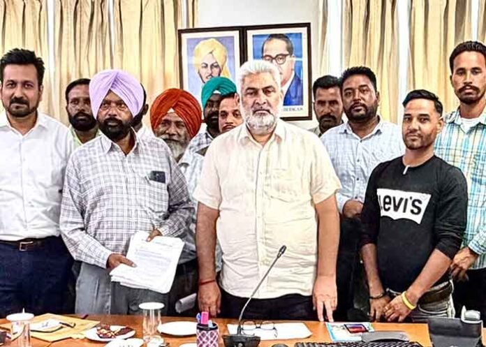 Punjab Forest Minister Kataruchak assures job