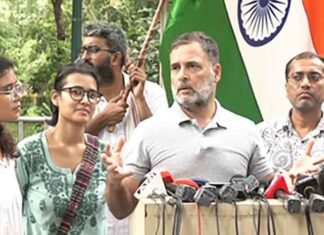 Rahul Gandhi backs students protesting