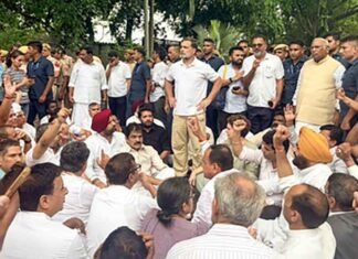‘Jugalbandi between Cong and Centre’: AAP calls out agitation near PM Modi’s residence Rahul Priyanka Gandhi stage sit-in near PM Modi