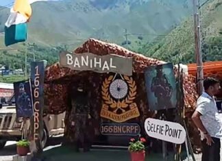 ‘Amarnath Yatra feels incomplete without Army’: Pilgrims praise security, selfie point at Banihal Selfie Point at Banihal