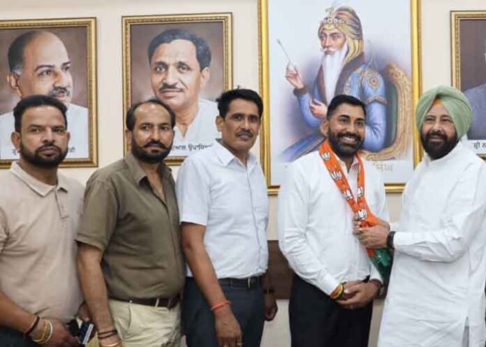 Shiromani Akali Dal leader Advocate Rajesh Rana joins BJP