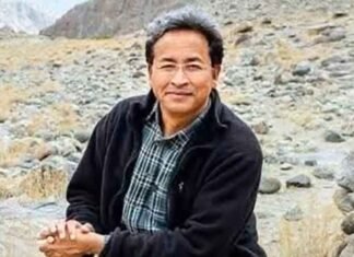 Zeenat Aman reacts to Sonam Wangchuk’s hunger strike: ‘Don’t let one of India’s greatest minds be sacrificed’ Sonam Wangchuk Activist 2