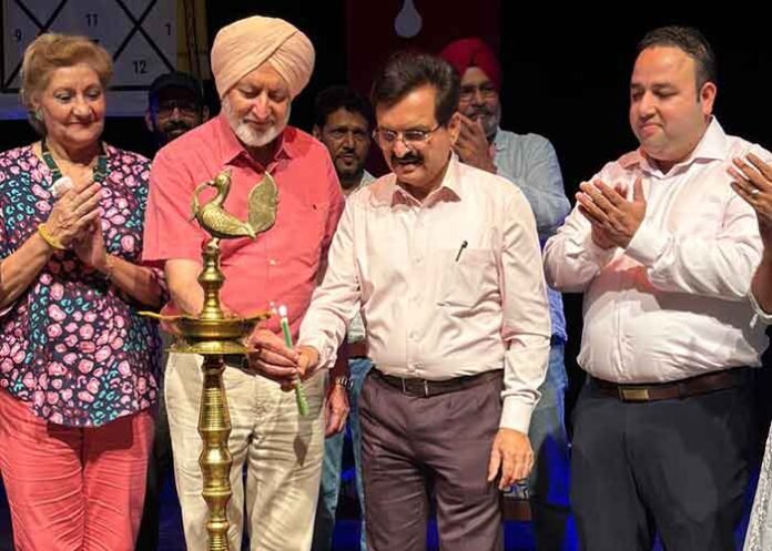 Suchetak Rangmanch Waqt Tainu Salaam Hai Punjabi play