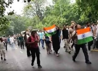 Tension erupts at Delhi’s Jantar Mantar during protest march; police deploy barricades