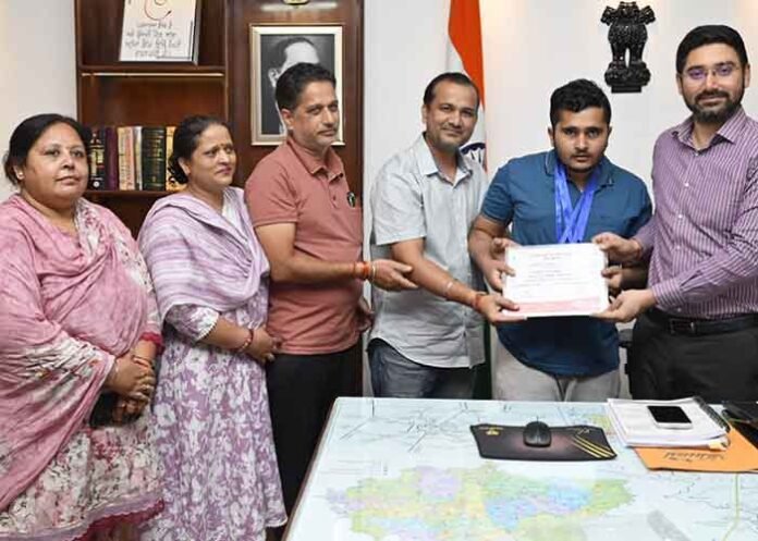 Varjeet Walia honoured Special Olympics swimmer Bhavik Atwal