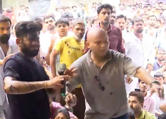 ink-like liquid at CJP founder Abhijeet Dipke Jantar Mantar protest