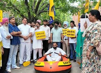 AAP Protests Outside Chandigarh Civic Body Office Over Waterlogging, Poor Roads and Drainage AAP protests in Chandigarh over waterlogging