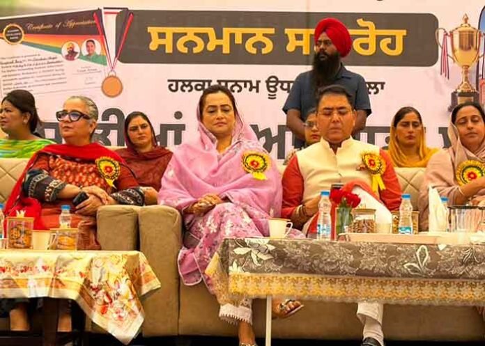 Aman Arora launches school bag distribution