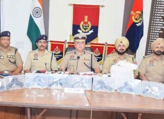 Juvenile Among Five Held in Amritsar With 9 Pistols, 6.311 Kg Heroin: Punjab Police Amritsar Police arrested five
