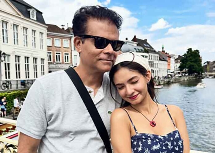 Anushka Sen with her father