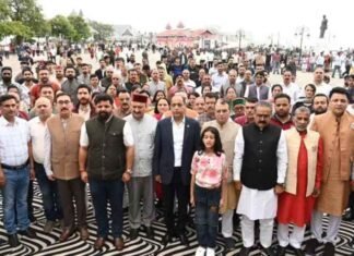 BJP lawmakers sing Vande Mataram before Mahatma Gandhi statue in Shimla