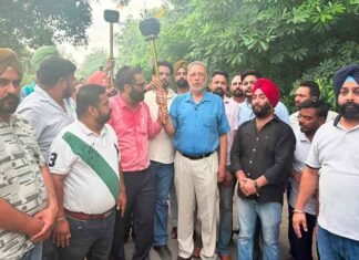 Khedan Vatan Punjab Diyan Torch Receives Grand Welcome in Patiala; Dr Balbir Singh Urges Youth to Join Sports Balbir Singh welcomes Khedan Vatan Punjab Diyan torch