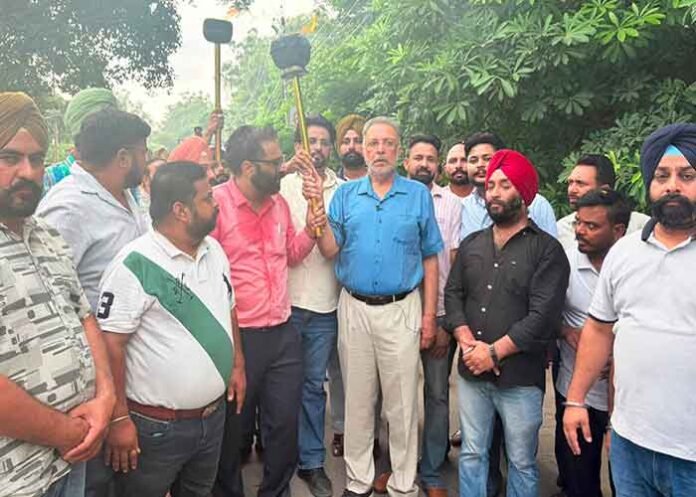 Balbir Singh welcomes Khedan Vatan Punjab Diyan torch