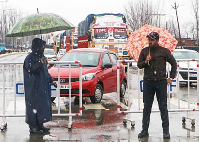 Barricade on Srinagar-Jammu highway