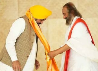 CM Bhagwant Mann Visits Art of Living Ashram with Kejriwal, Sisodia; Seeks Blessings of Sri Sri Ravi Shankar CM Mann Sri Sri Ravi Shankar