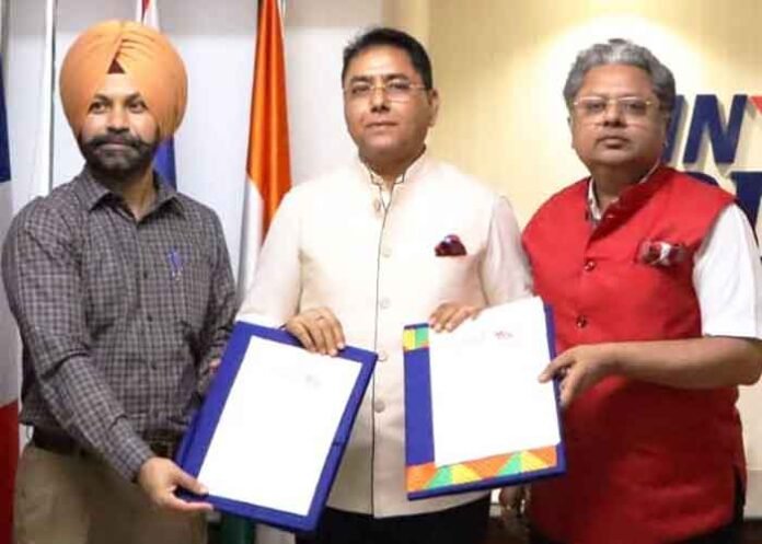 DCM Young Entrepreneurs School signs an MoU