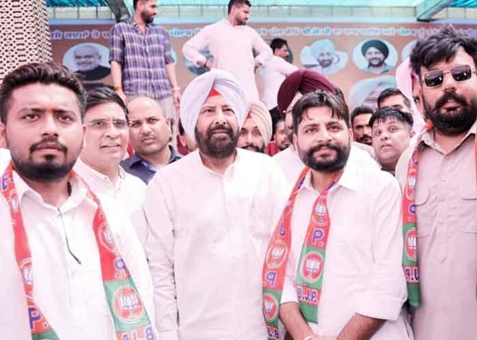 Dhillon welcomes youths joining the party