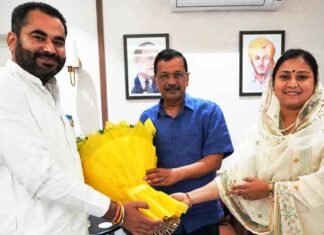 Fazilka MLA Narinderpal Singh Sawna Meets AAP Supremo Arvind Kejriwal, Discusses Development Issues Fazilka MLA Narinderpal Singh Sawna met Arvind Kejriwal